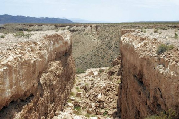 Michael Heizer, “Double Negative,” 1969. One of two slots in the Mormon Mesa.