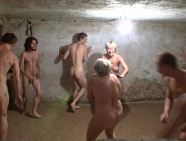 tn_750_572_Artur-Zmijewski-Berek-1999-Videostill-Foto-Artur-Zmijewski-Courtesy-Foksal-Gallery-Foundation