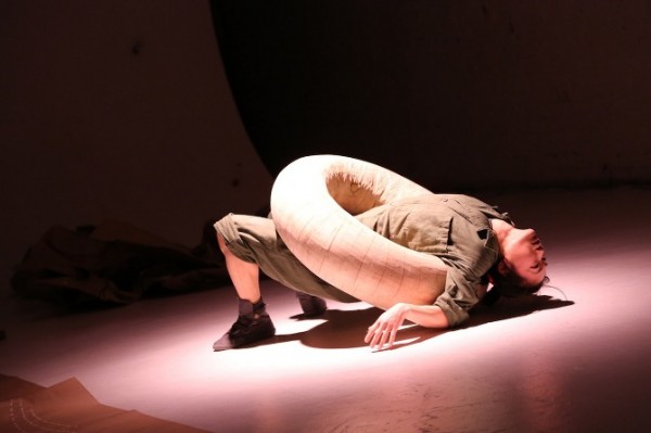 Aki Sasamoto, "Centripetal Run" (Performance View at The Chocolate Factory) 2012, Courtesy of the artist