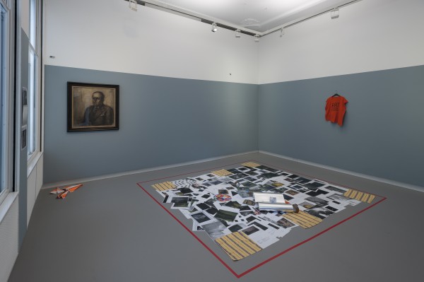 Jota Castro, Polvo y Ceniza (2013) Albert Servaes, Portrait of Henri van Abbe (1937)