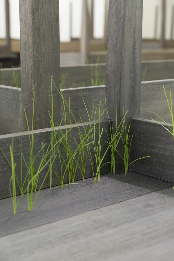 Doris Salcedo, Atrabiliarios (detail), 1992-2004. Installation view, Doris Salcedo, MCA Chicago. San Francisco Museum of Modern Art, Accessions Committee Fund purchase:gift of Carla Emil and Rich Silverstein, Patricia and Raoul Kennedy, Elaine McKeon, Lisa and John Miller, Chara Schreyer and Gordon Freund, and Robin Wright. Photo: Nathan Keay, © MCA Chicago.