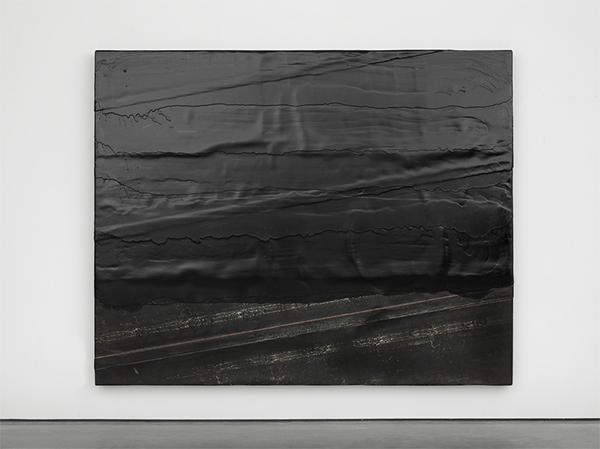 Diagonal bitumen, 2014; wood, rubber and tar; 96 ¾ x 120 ¼ x 5 1/8 in. Courtesy of White Cube. Photo: Ben Westoby.